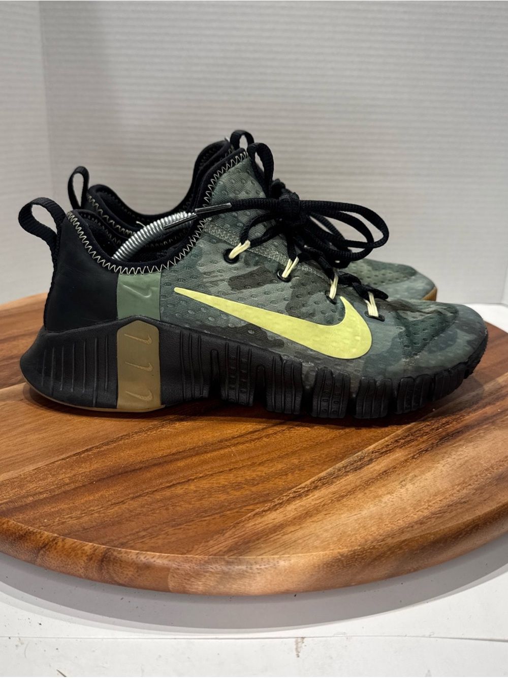 Nike Free Metcon 3 CJ0861-032 Men's Size 8.5 Shoes Green Camo Athletic Sneakers